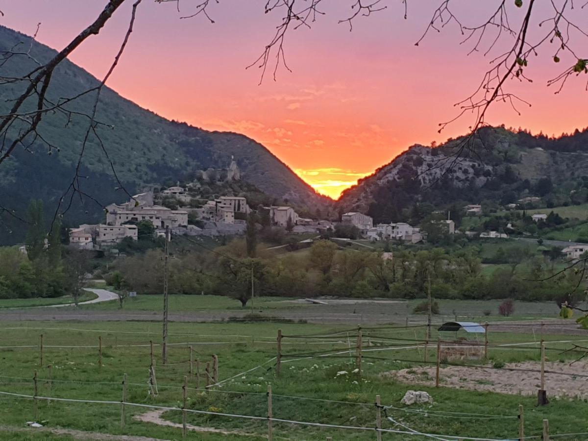 Mas De Reilhanette Montbrun-les-Bains Exterior foto